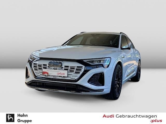 Gletscherweiß metallic Gebraucht 2024 Audi Q8 Sportback e-tron S-Line SUV | 55.990 € (Superpreis) - Bild 1/4