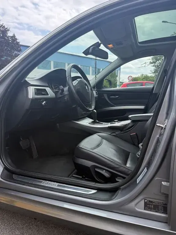Gebraucht BMW 325 204 PS (150 kW) 2010 Grau Limousine