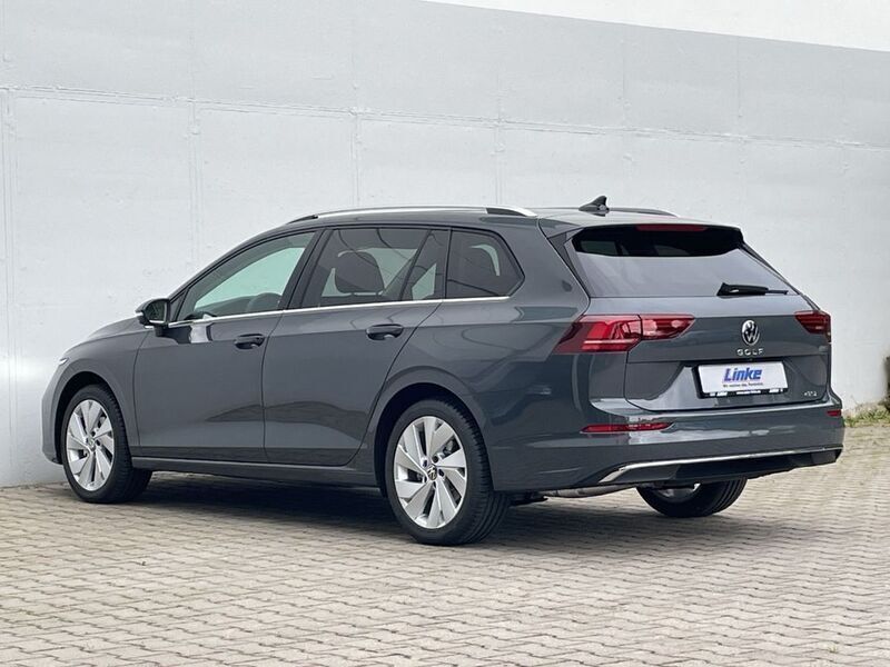 Gebraucht VW Golf VIII Style 150 PS (110 kW) 2024 Delfingrau metallic Kombi