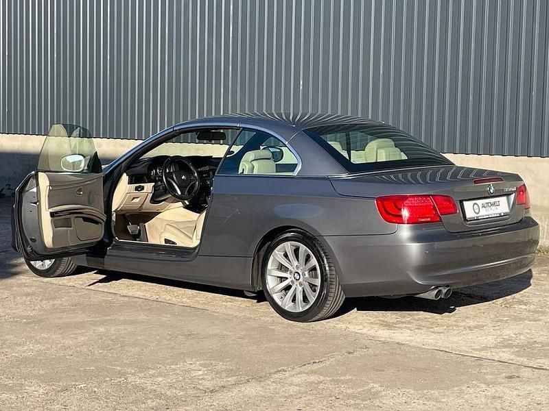 Gebraucht BMW 330 Cabriolet 245 PS (180 kW) 2012 Grau Cabrio