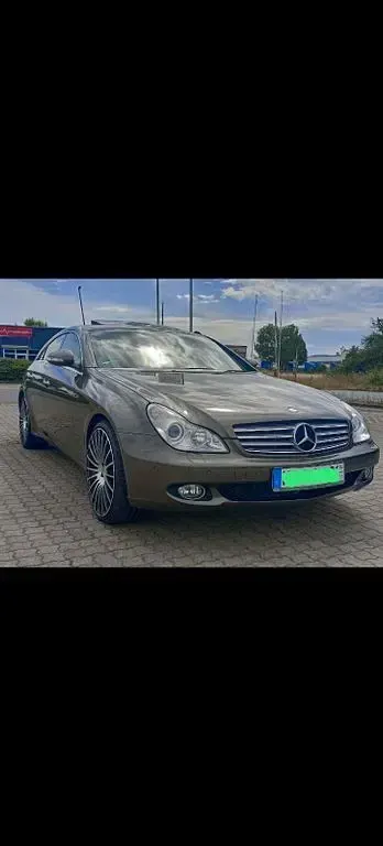 Gebraucht Mercedes CLS500 387 PS (284 kW) 2007 Braun Coupé
