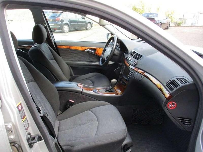 Gebraucht Mercedes E320 204 PS (150 kW) 2005 Silber Limousine