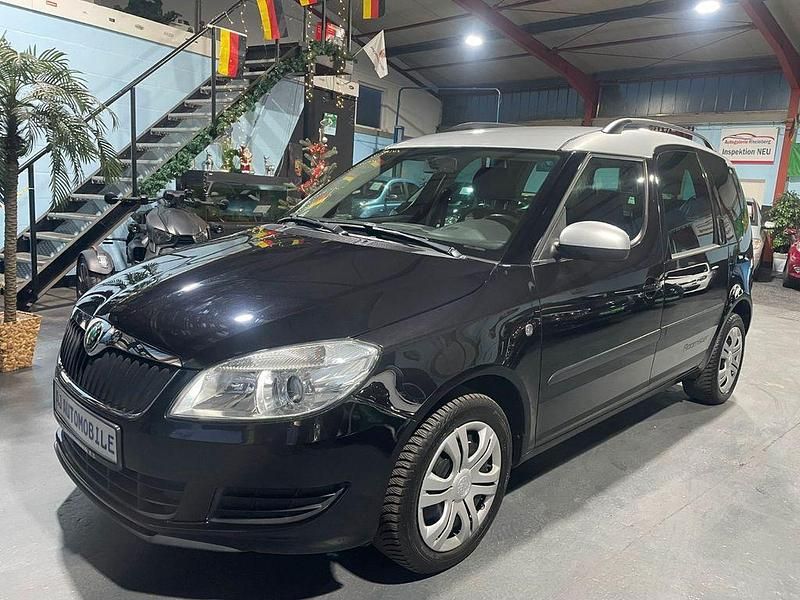 Schwarz Gebraucht 2011 Skoda Roomster Plus Edition Van / Kleinbus | 4.990 € (Fairer Preis) - Bild 1/4