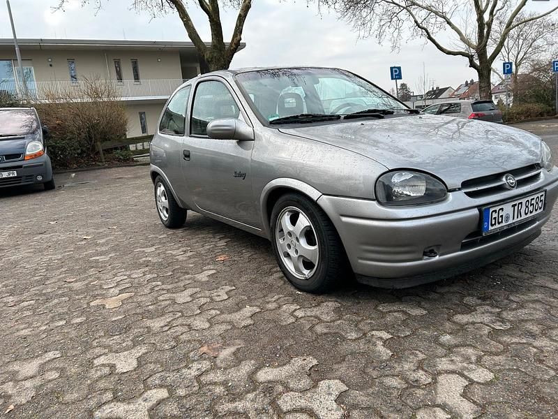 Second-hand Opel Corsa 70 CP (51 kW) 1995 Argintiu Hatchback