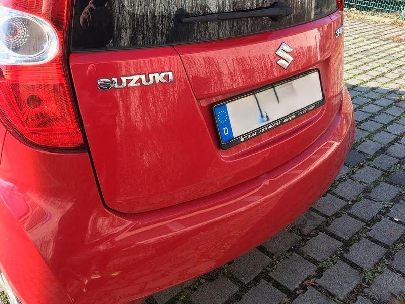 Gebraucht Suzuki Splash Basic 68 PS (50 kW) 2010 Rot Kleinwagen