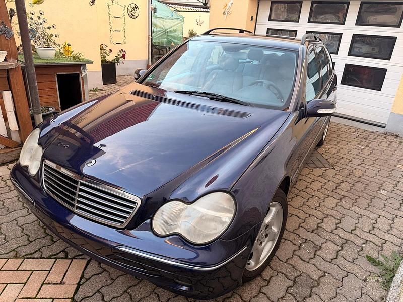 Violet Gebraucht 2002 Mercedes C200 Kombi | 1.699 € - Bild 1/4
