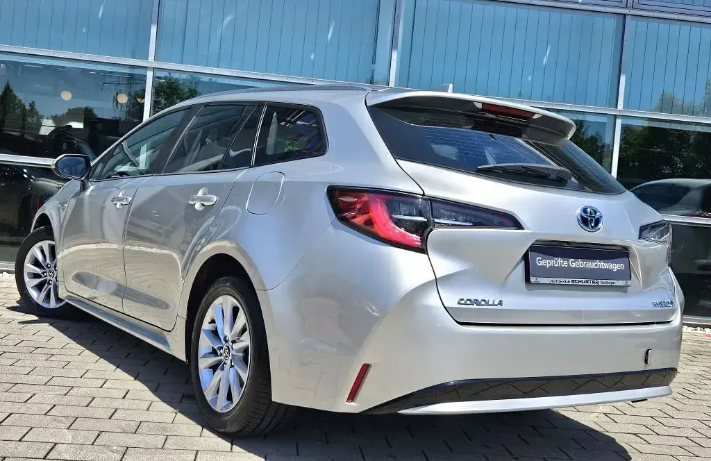 Gebraucht Toyota Corolla Business Edition 122 PS (89 kW) 2020 Silber Kombi