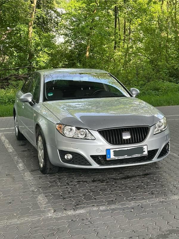 Silber Gebraucht 2009 Seat Exeo Limousine | 2.200 € (Superpreis) - Bild 1/4