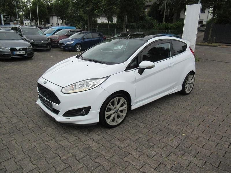 Weiß Gebraucht 2016 Ford Fiesta ST-Line Kleinwagen | 8.500 € (Fairer Preis) - Bild 1/4