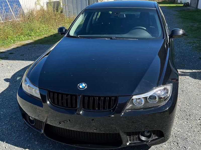 Schwarz Gebraucht 2006 BMW 318 Limousine | 6.500 € (Teuer) - Bild 1/4