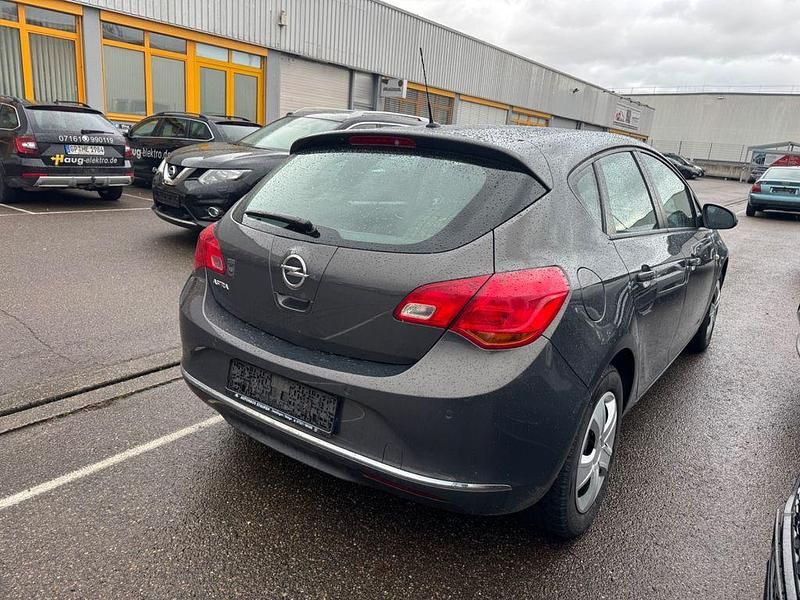Gebraucht Opel Astra Edition 120 PS (88 kW) 2014 Grau Limousine