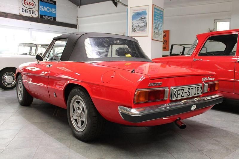 Gebraucht Alfa Romeo Spider Veloce 126 PS (92 kW) 1981 Rot Cabrio