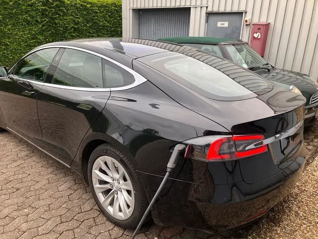 Gebraucht Tesla Model S 386 kW (525 PS) 2018 Schwarz Kleinwagen