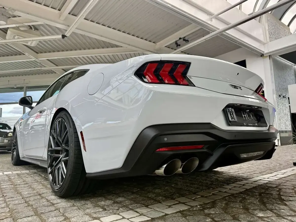 Neu Ford Mustang GT Fastback 446 PS (328 kW) 2025 Oxfordwhite Coupé