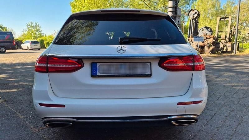 Second-hand Mercedes E200 184 CP (135 kW) 2017 Alb Berlinǎ