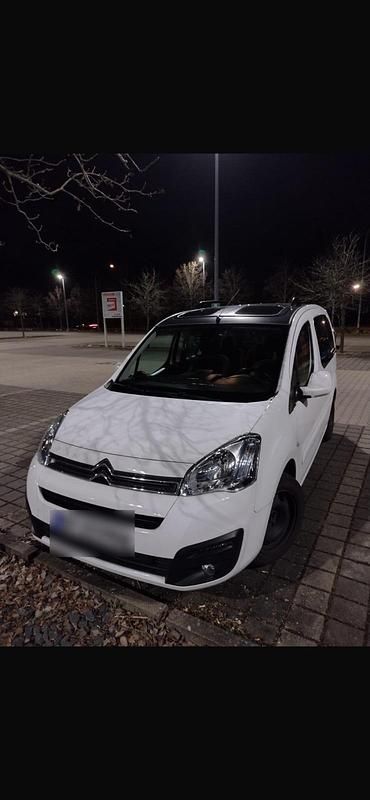 Weiß Gebraucht 2015 Citroën Berlingo Van / Kleinbus | 8.500 € (Teuer) - Bild 1/4