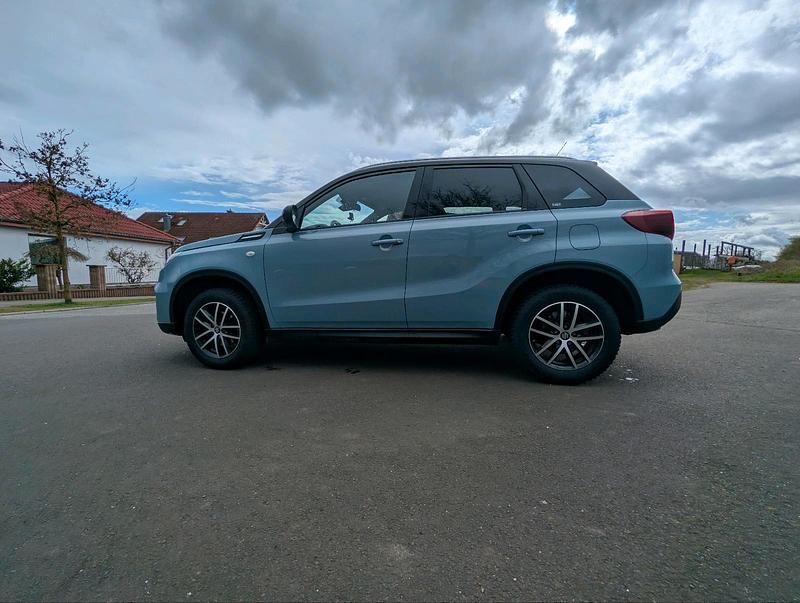 Gebraucht Suzuki Vitara 129 PS (94 kW) 2023 Blau SUV