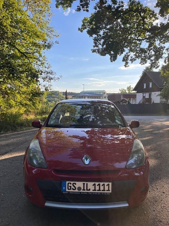 Gebraucht Renault Clio IV 75 PS (55 kW) 2012 Rot Limousine