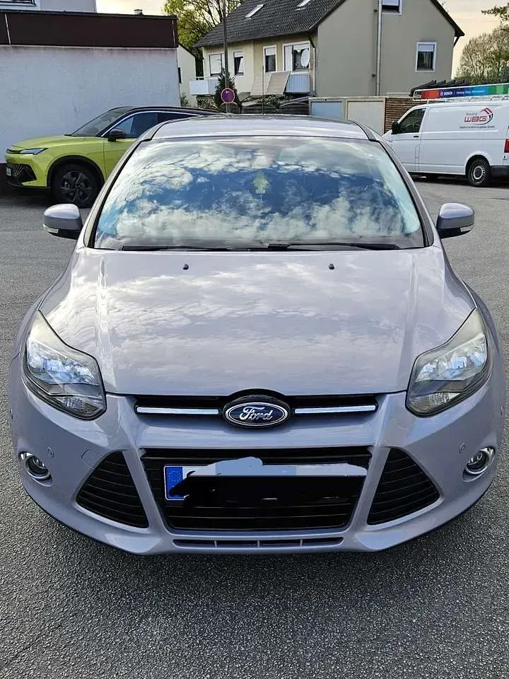 Gebraucht Ford Focus SYNC Edition 125 PS (91 kW) 2014 Grau Kombi