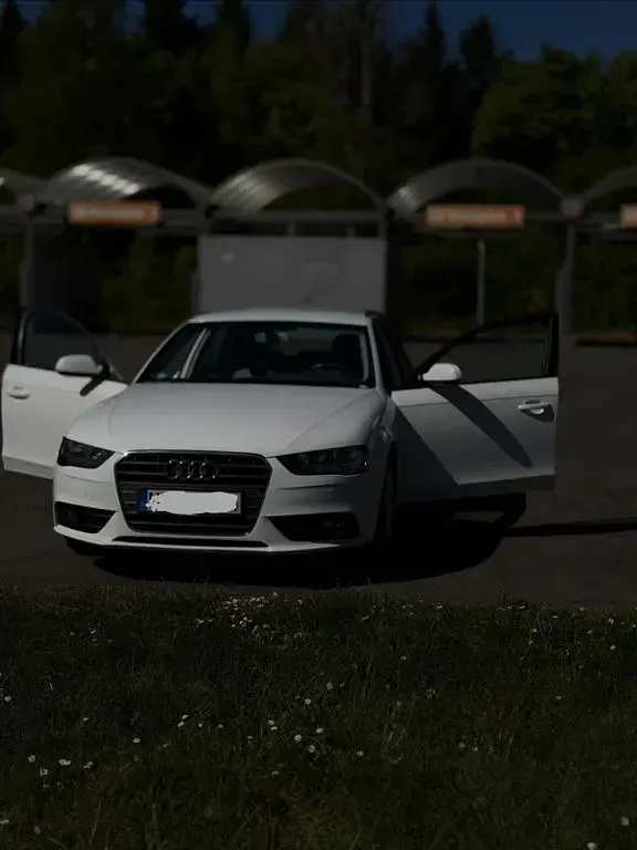 Gebraucht Audi A4 Attraction 136 PS (100 kW) 2015 Weiß Kombi