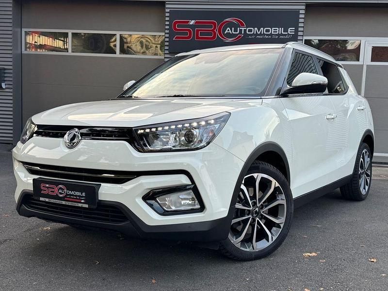 Weiß Gebraucht 2018 Ssangyong (KGM) Tivoli SUV | 11.990 € - Bild 1/4