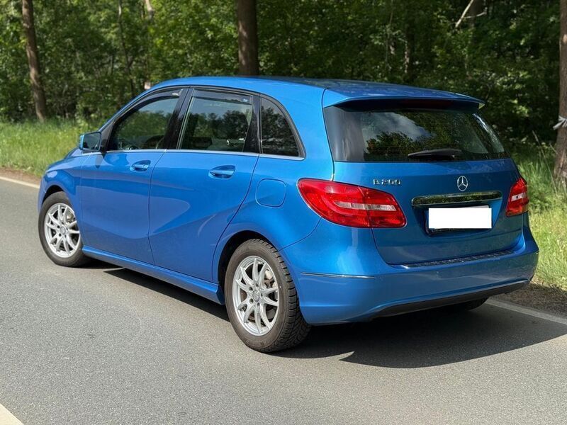Blau Gebraucht 2014 Mercedes B200 Van / Kleinbus | 14.300 € (Guter Preis) - Bild 1/4