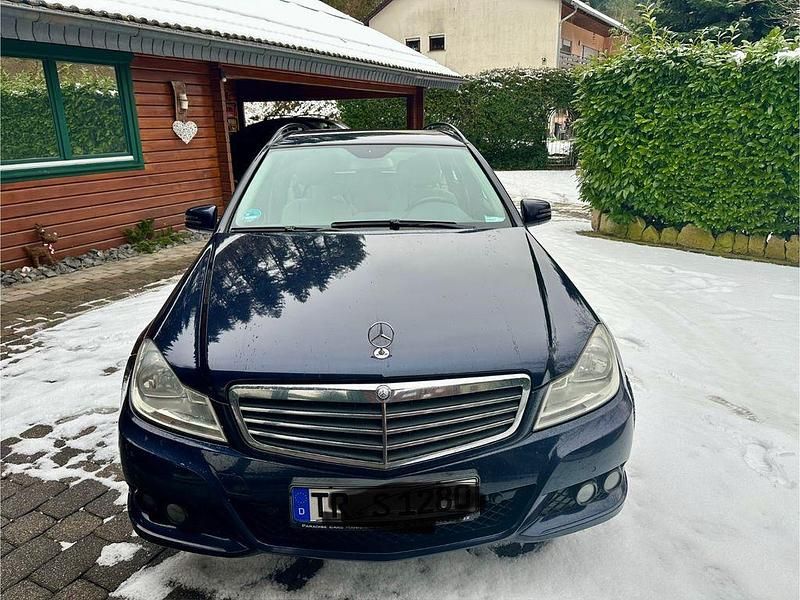 Blau Gebraucht 2011 Mercedes C220 Limousine | 4.490 € (Guter Preis) - Bild 1/4