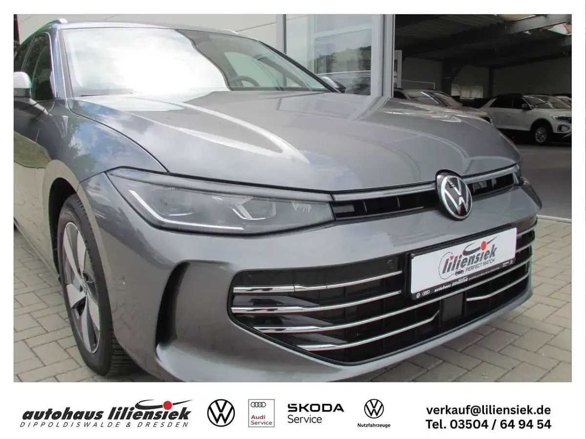Gebraucht VW Passat Elegance 150 PS (110 kW) 2025 Grau Kombi