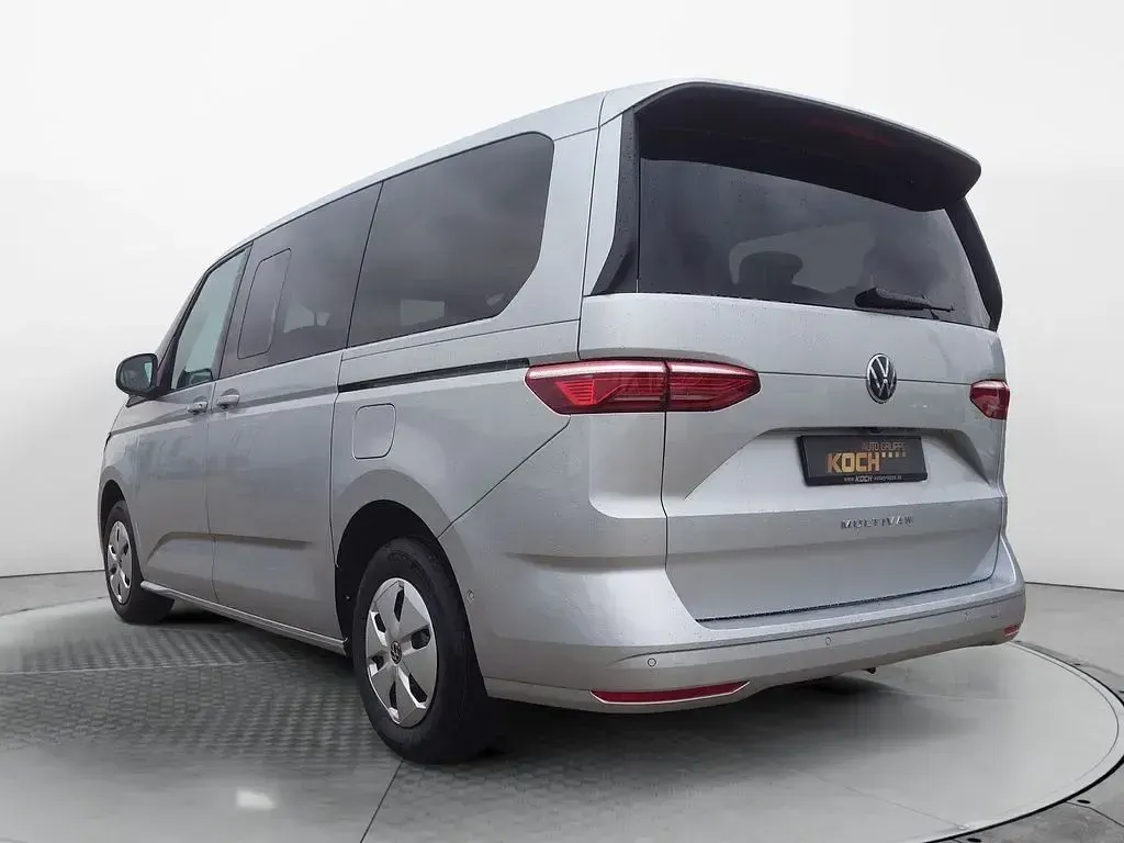 Second-hand VW Multivan Basis 150 CP (110 kW) 2025 Argintiu Monovolum