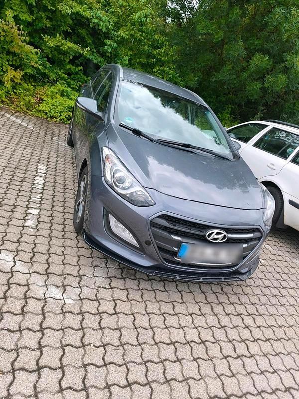 Grau Gebraucht 2015 Hyundai i30 Kombi | 6.300 € (Fairer Preis) - Bild 1/4