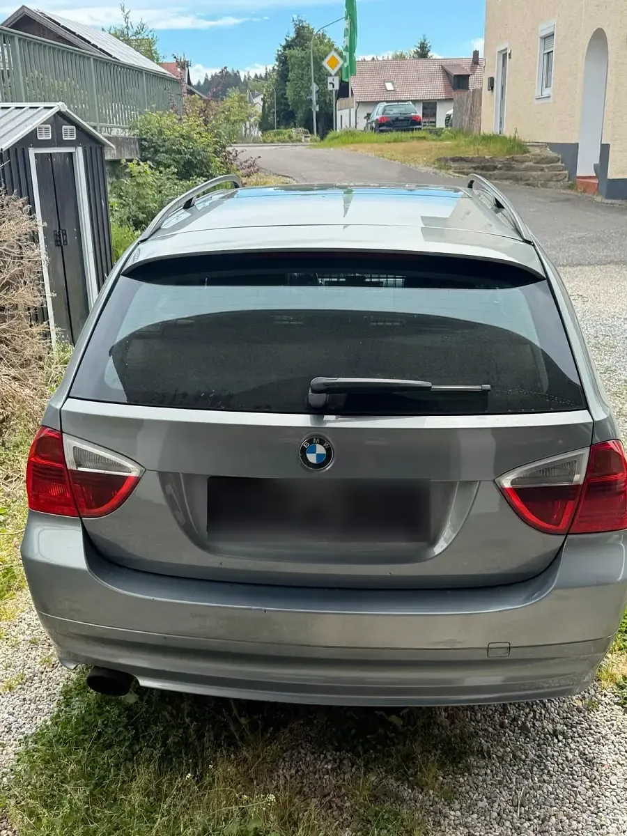 Gebraucht BMW 320 176 PS (129 kW) 2007 Silber Kombi