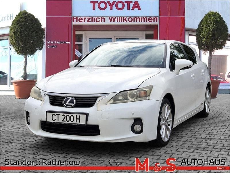 Weiß Gebraucht 2011 Lexus CT200h Limousine | 9.490 € (Guter Preis) - Bild 1/4