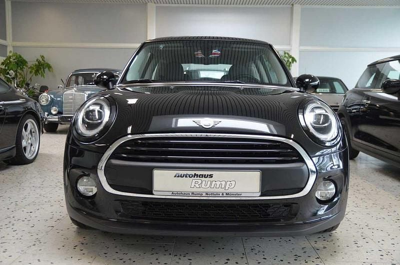Gebraucht Mini ONE 102 PS (75 kW) 2019 Midnight black metallic Kleinwagen