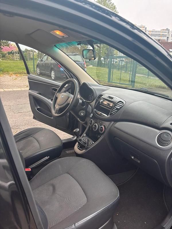 Gebraucht Hyundai i10 Edition 69 PS (50 kW) 2013 Schwarz Kleinwagen