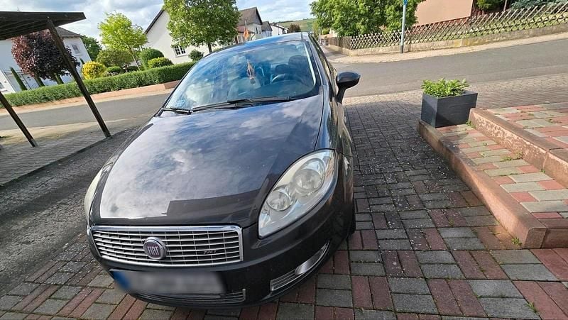 Grau Gebraucht 2007 Fiat Linea Limousine | 2.100 € - Bild 1/4