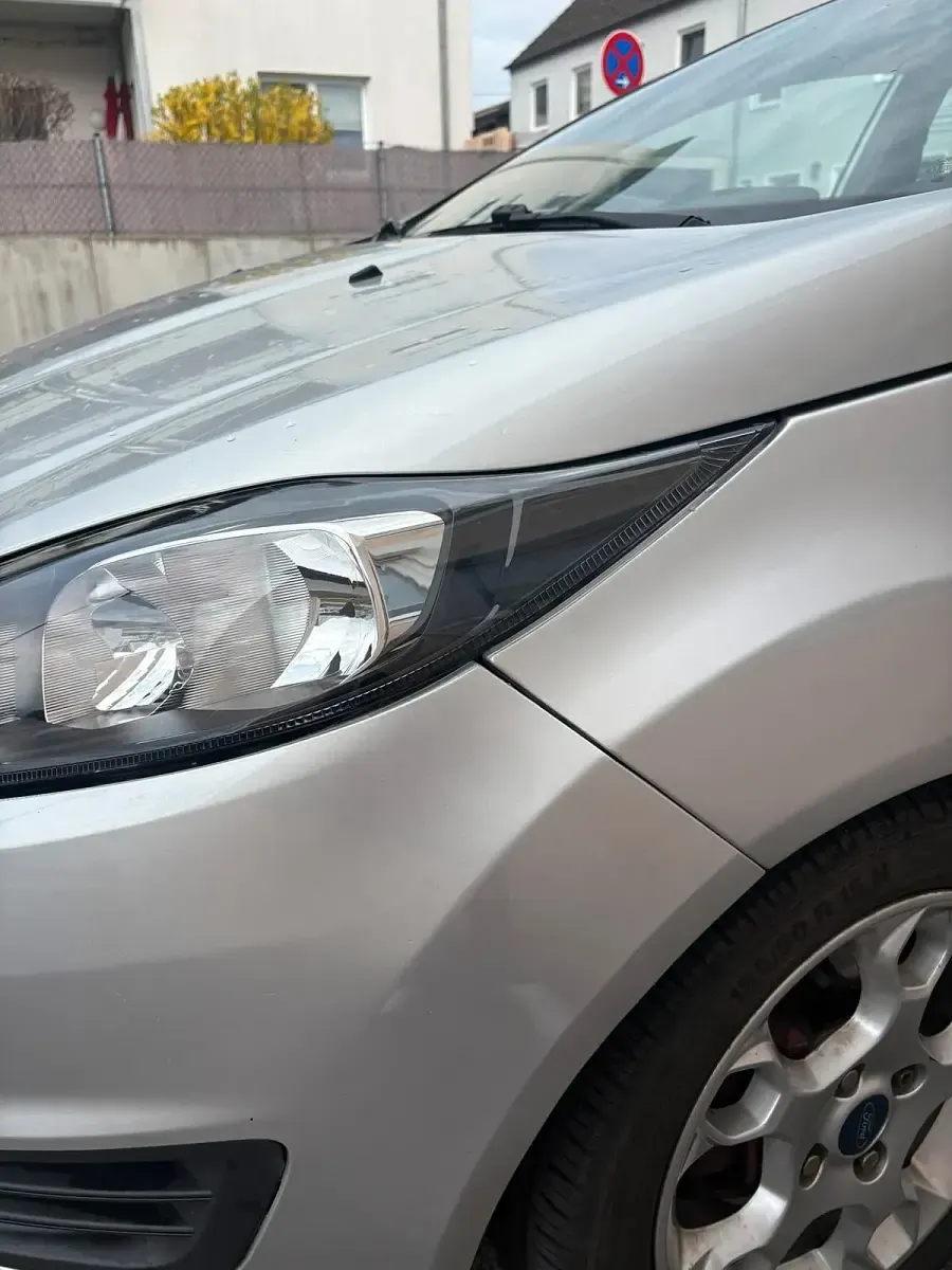 Gebraucht Ford Fiesta 95 PS (69 kW) 2014 Silber Kleinwagen