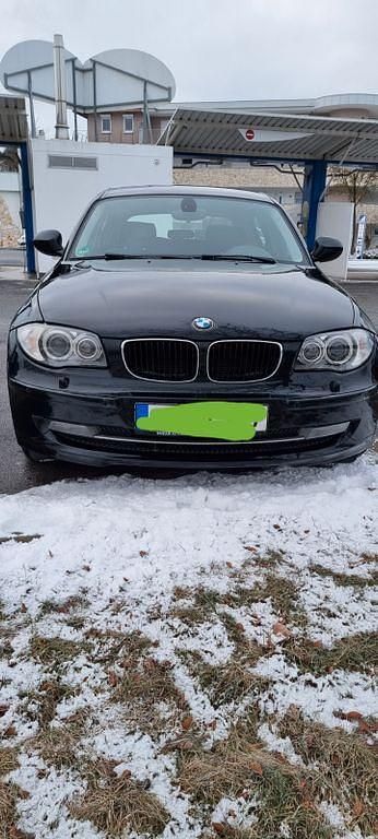 Schwarz Gebraucht 2011 BMW 116 Kleinwagen | 2.600 € (Superpreis) - Bild 1/4