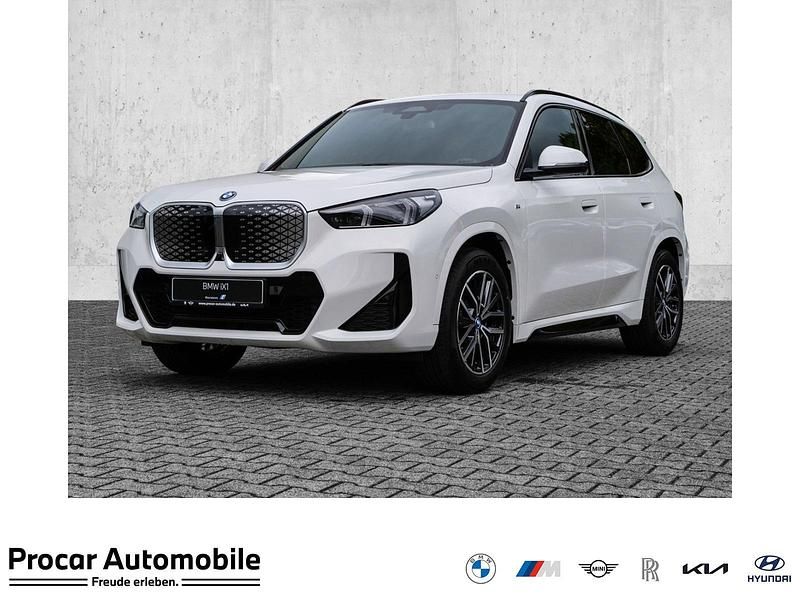Weiß Neu 2025 BMW iX1 Performance SUV | 55.980 € (Fairer Preis) - Bild 1/4