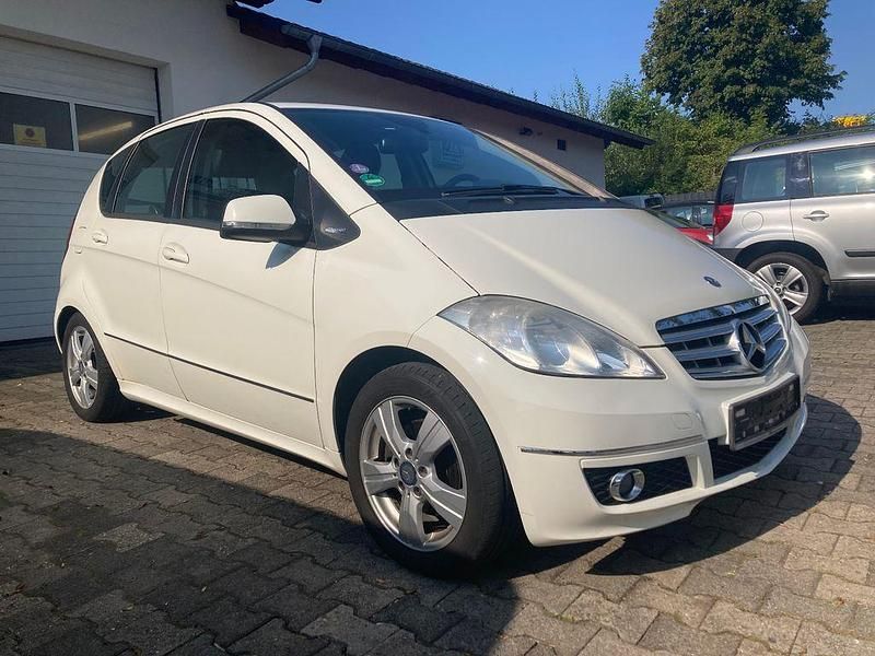 Weiß Gebraucht 2010 Mercedes A180 Avantgarde Kleinwagen | 2.990 € (Guter Preis) - Bild 1/4