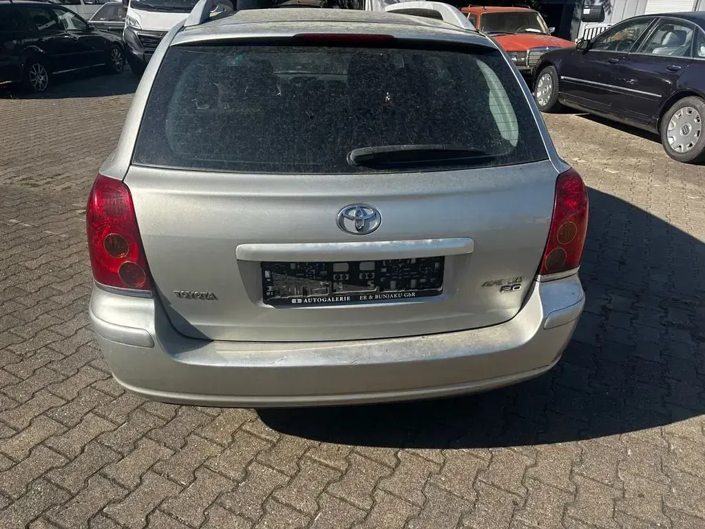 Gebraucht Toyota Avensis Sol 147 PS (108 kW) 2004 Silber Kombi
