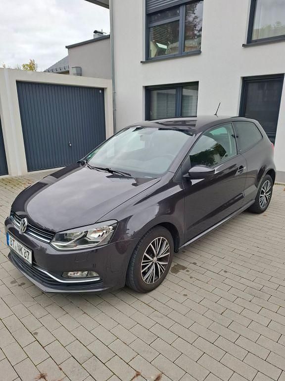 Grau Gebraucht 2017 VW Polo Comfortline Limousine | 8.900 € (Superpreis) - Bild 1/4