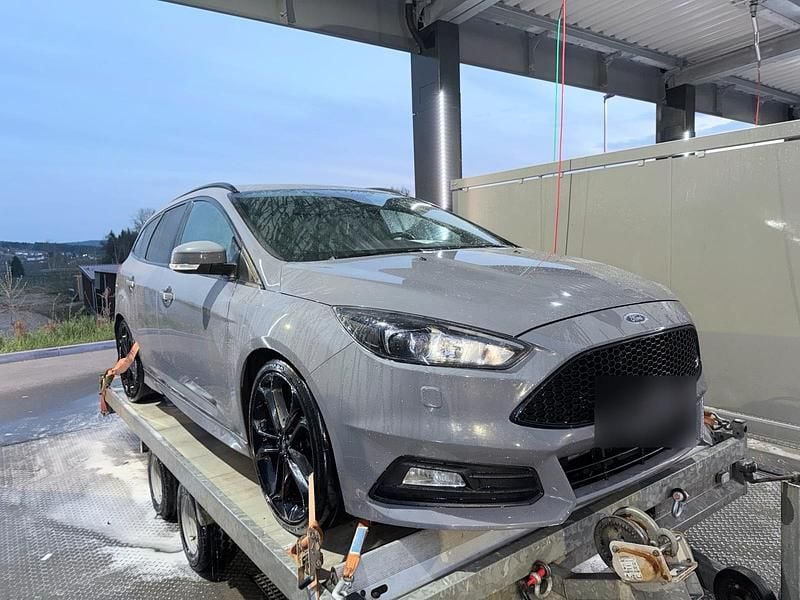 Usata Ford Focus ST 185 CV (136 kW) 2017 Grigio Station wagon