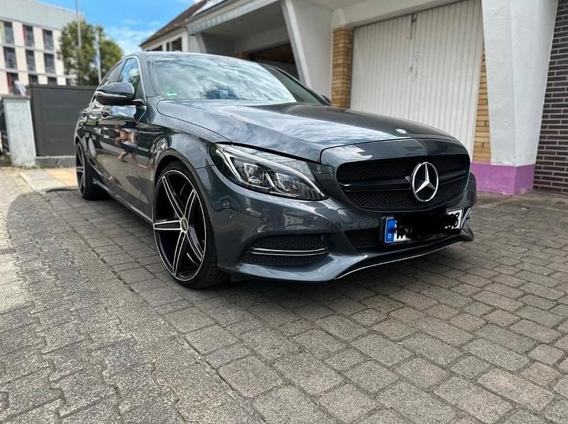 Grau Gebraucht 2014 Mercedes C200 Limousine | 19.500 € - Bild 1/4