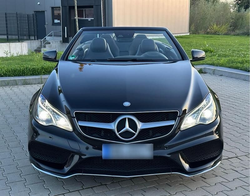 Gebraucht Mercedes E250 AMG line 211 PS (155 kW) 2013 Schwarz Cabrio