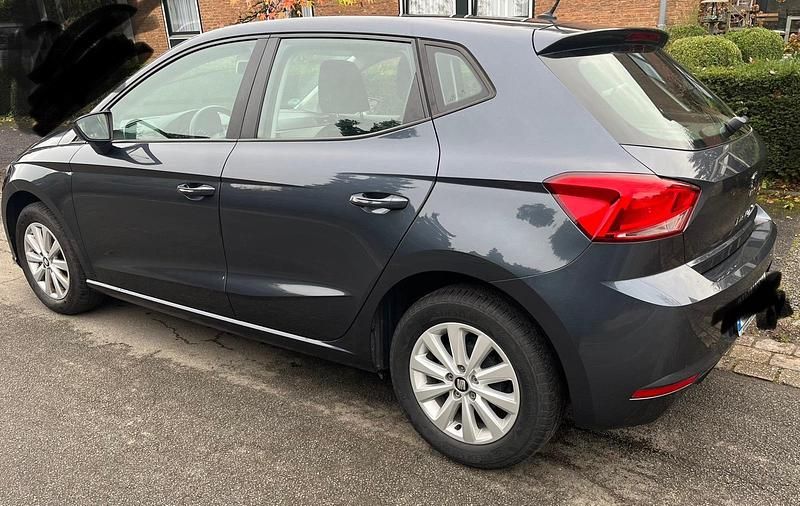 Grau Gebraucht 2020 Seat Ibiza Limousine | 11.750 € (Superpreis) - Bild 1/4