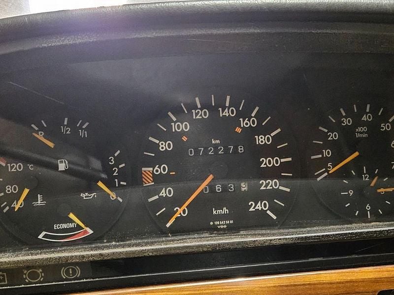 Gebraucht Mercedes E280 185 PS (136 kW) 1981 Blau Limousine