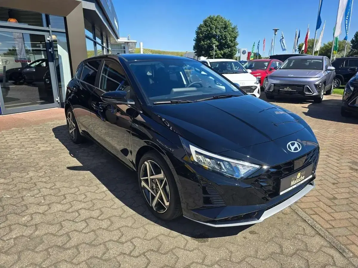 Neu Hyundai i20 Prime 101 PS (74 kW) 2025 Phantom black / met Limousine