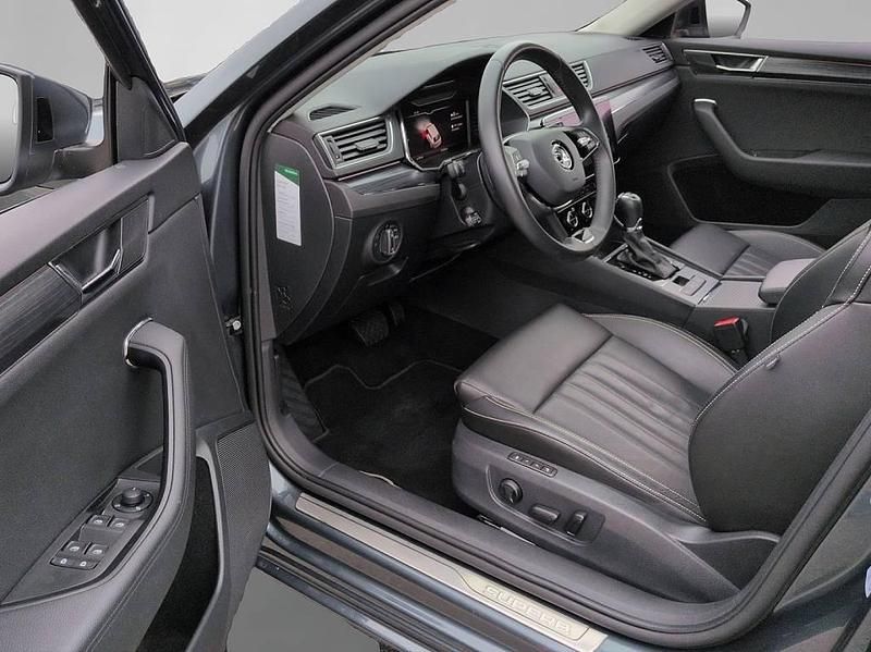 Gebraucht Skoda Superb Premium Edition 200 PS (147 kW) 2021 Grau Kombi
