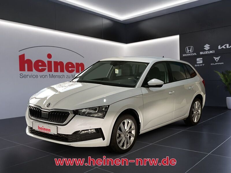 Weiß Gebraucht 2024 Skoda Scala Style Kleinwagen | 21.979 € (Fairer Preis) - Bild 1/4