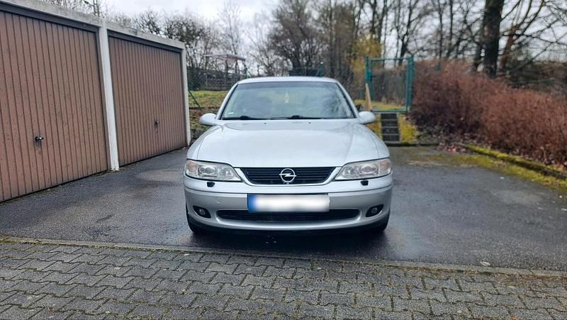 Gebraucht Opel Vectra 125 PS (91 kW) 2002 Silber Limousine